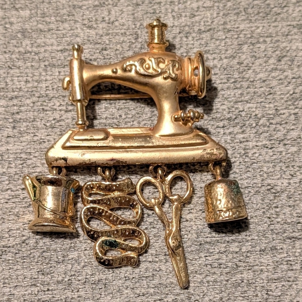 Signed Danecraft Sewing Machine Brooch Pin Vintage Costume Jewelry Charms